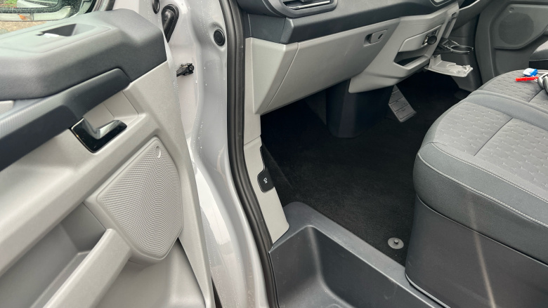 Ford Transit Custom 320 L2 Petrol Fwd 2.5 PHEV 232ps H1 Double Cab Van Limited Auto